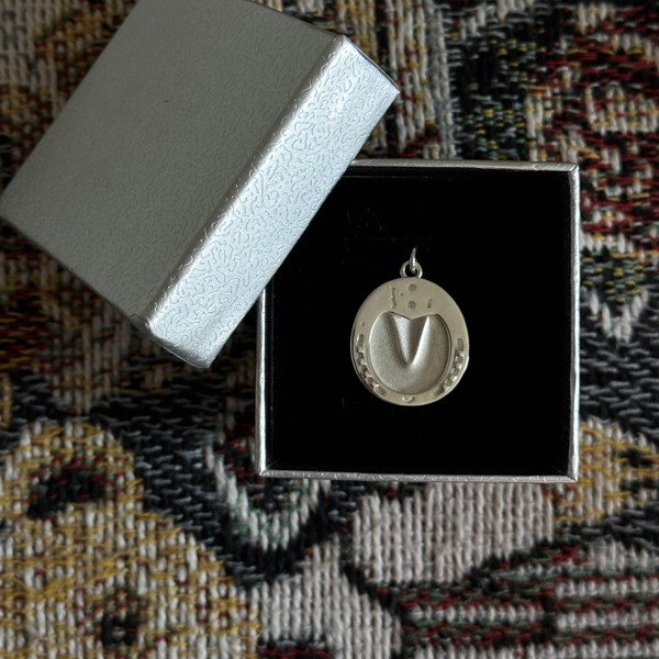 Finished pendant in its box